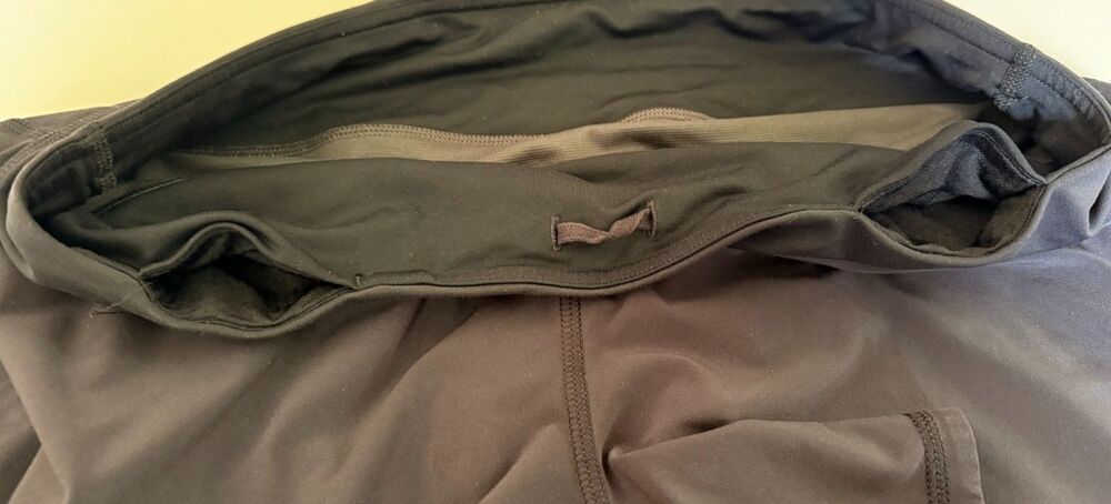 Lululemon Black Groovy Run Shorts 4.5" Lined Mid Rise Athletic Size 8 Great Cond - Picture 6 of 6